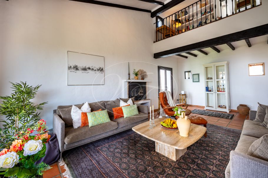 Casa de Campo modernizada con Vistas Espectaculares, Casares Montaña