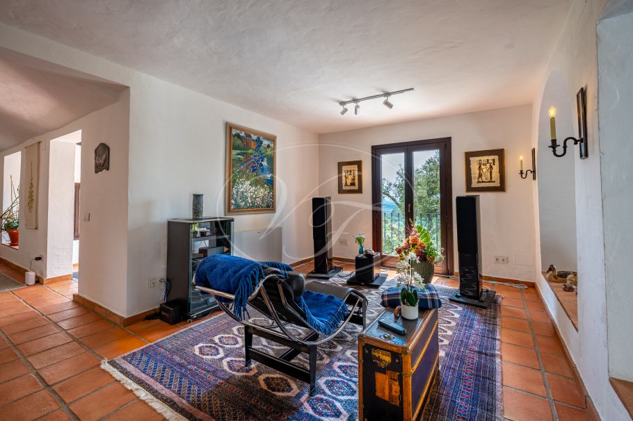 Casa de Campo modernizada con Vistas Espectaculares, Casares Montaña