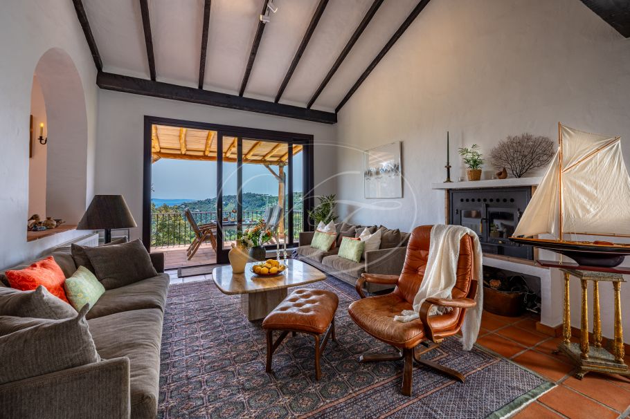 Casa de Campo modernizada con Vistas Espectaculares, Casares Montaña