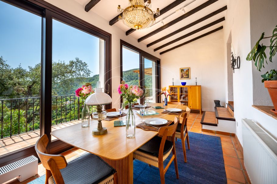 Casa de Campo modernizada con Vistas Espectaculares, Casares Montaña