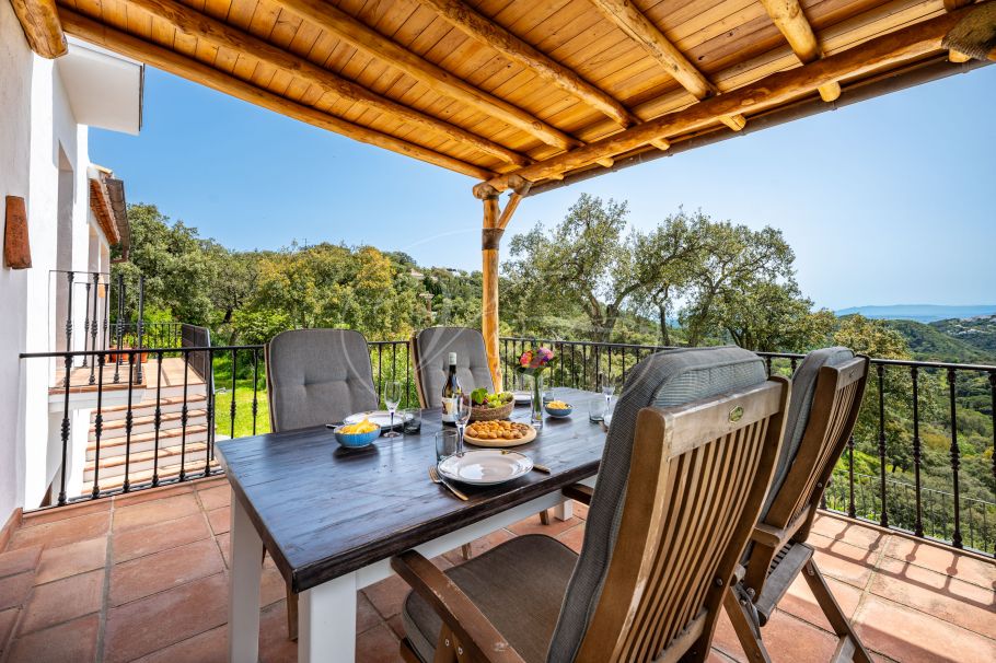 Casa de Campo modernizada con Vistas Espectaculares, Casares Montaña
