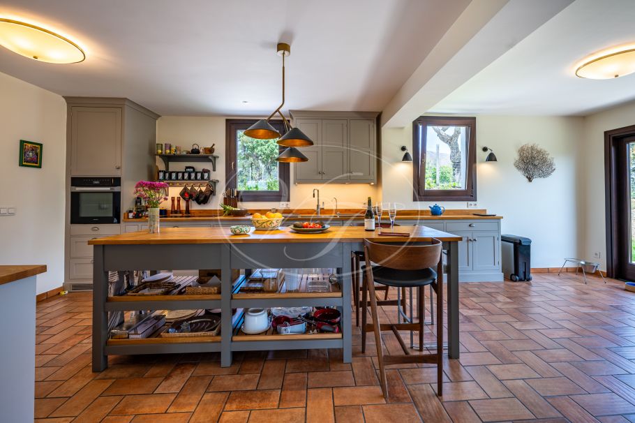 Casa de Campo modernizada con Vistas Espectaculares, Casares Montaña