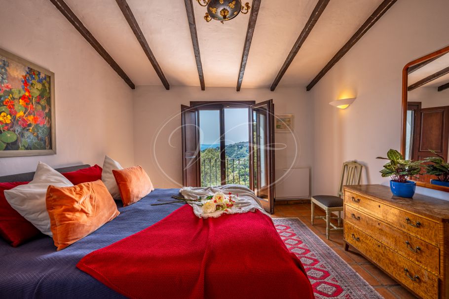 Casa de Campo modernizada con Vistas Espectaculares, Casares Montaña