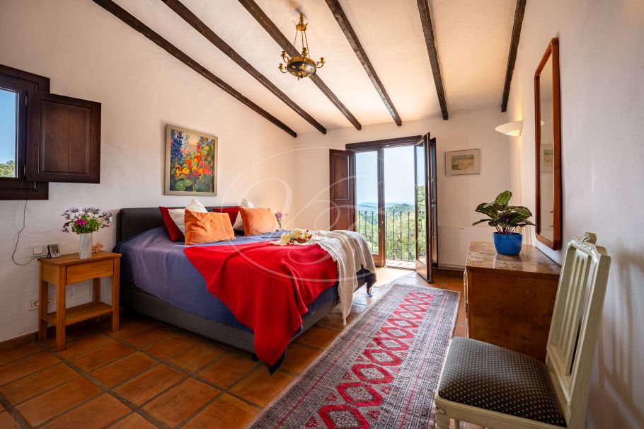 Casa de Campo modernizada con Vistas Espectaculares, Casares Montaña