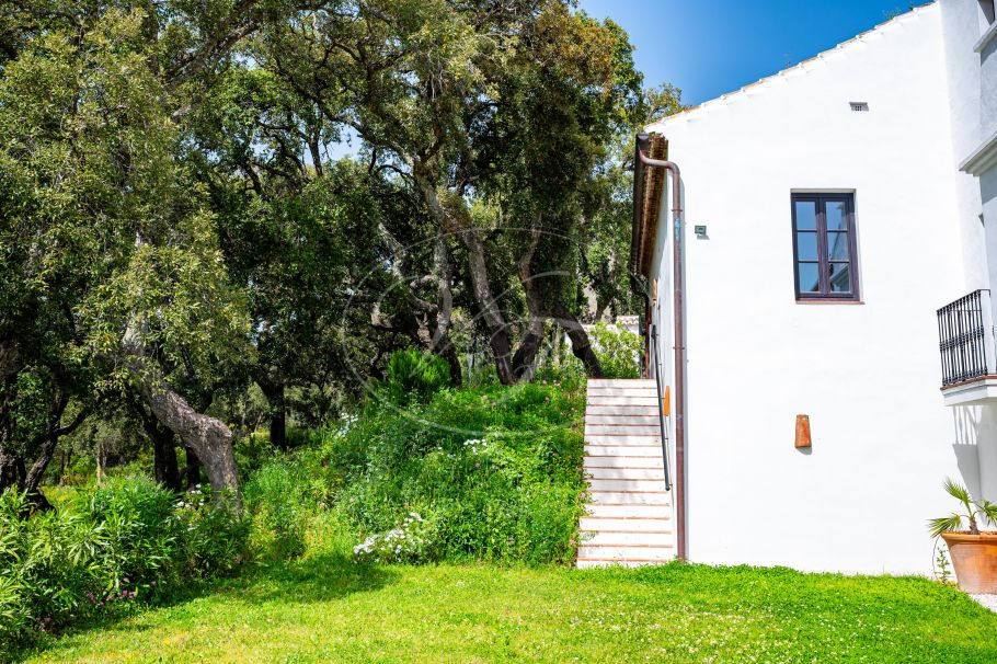 Casa de Campo modernizada con Vistas Espectaculares, Casares Montaña