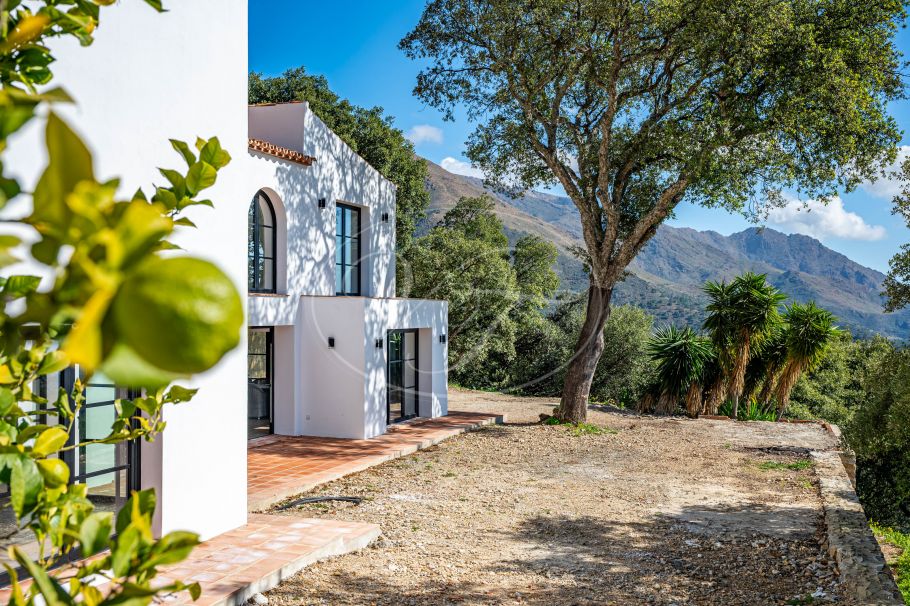 Luxuriöse Landvilla mit spektakulärem Meerblick, Casares