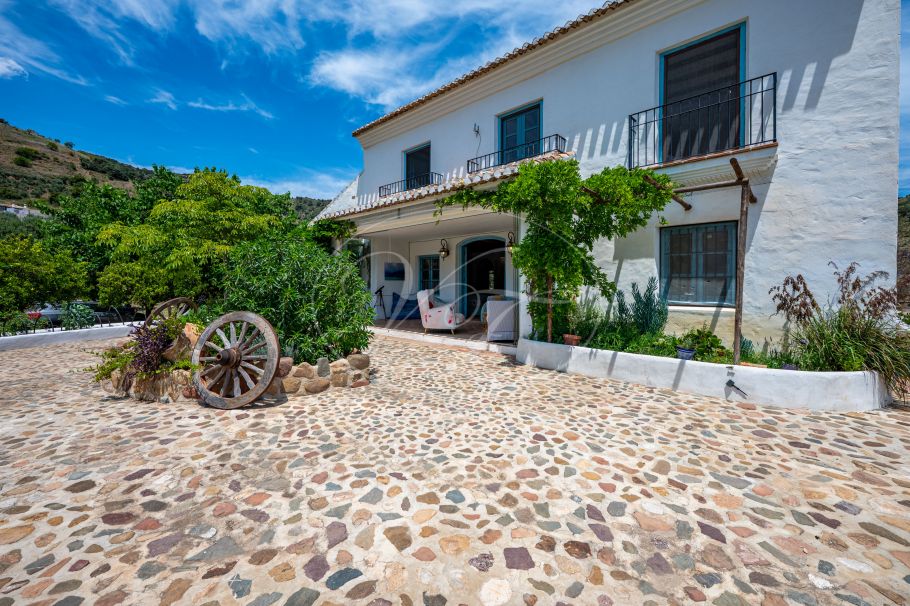 Beautiful Andalusian Finca With 2 Guesthouses, Almogia