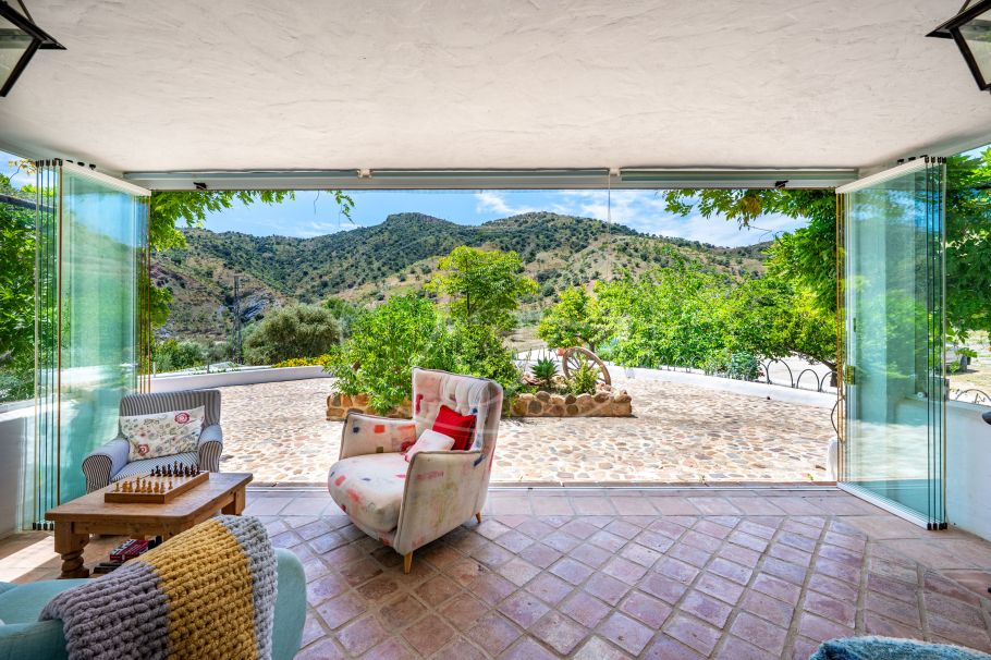Beautiful Andalusian Finca With 2 Guesthouses, Almogia
