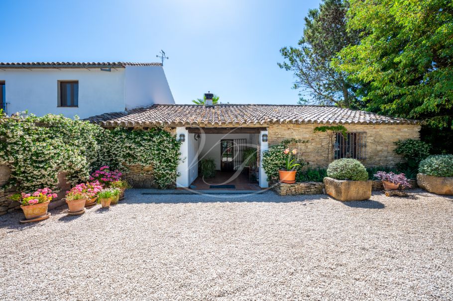 Charmante Andalusische cortijo in de glooiende heuvels, Ronda