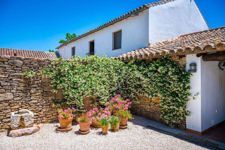 Charmante Andalusische cortijo in de glooiende heuvels, Ronda