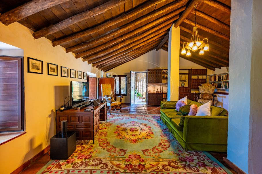 Charmante Andalusische cortijo in de glooiende heuvels, Ronda