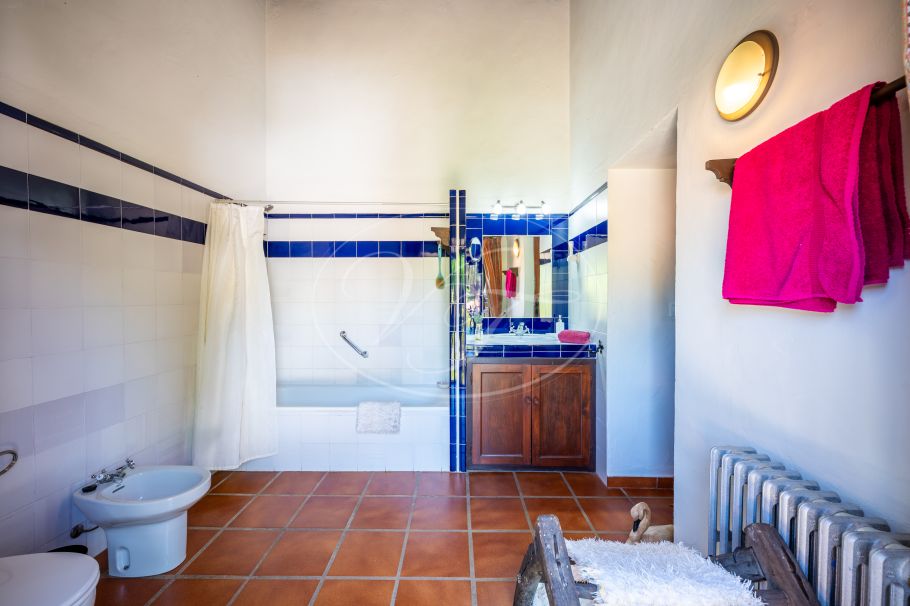 Charmante Andalusische cortijo in de glooiende heuvels, Ronda