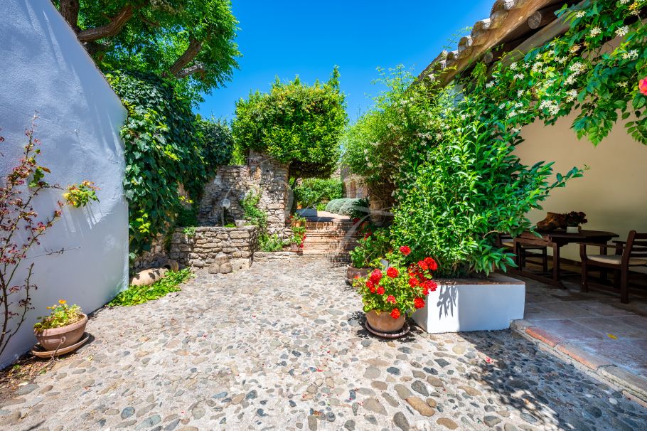 Charmante Andalusische cortijo in de glooiende heuvels, Ronda