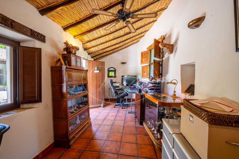 Charmante Andalusische cortijo in de glooiende heuvels, Ronda