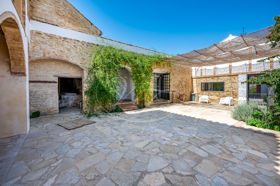 Cortijo with Olive grove, the Andalusian dream, Prado del Rey