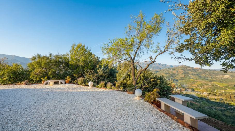 Quality Country Villa in the mountains, Guaro