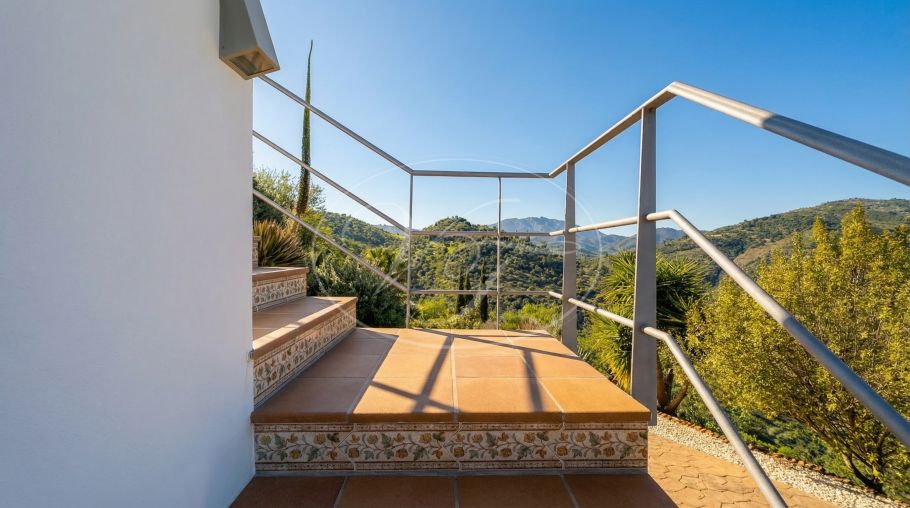 Quality Country Villa in the mountains, Guaro