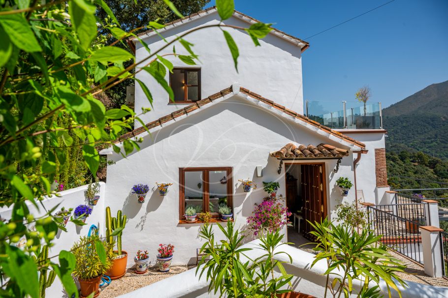 Casa de campo completamente renovada con espectaculares vistas al mar, Casares