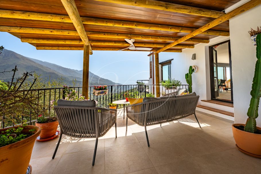 Casa de campo completamente renovada con espectaculares vistas al mar, Casares