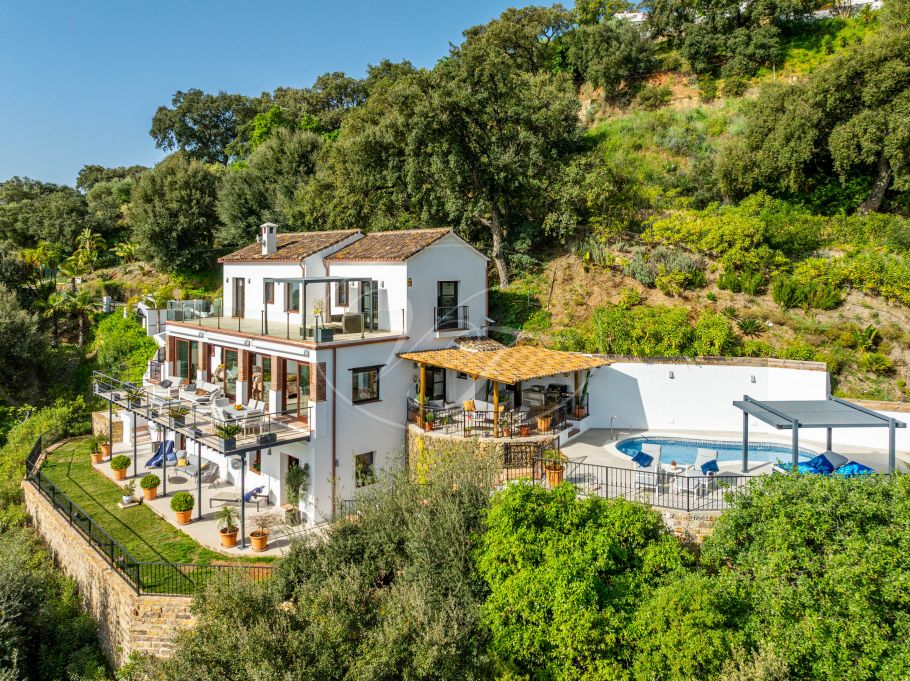 Casa de campo completamente renovada con espectaculares vistas al mar, Casares