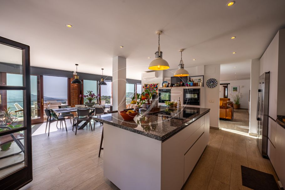 Casa de campo completamente renovada con espectaculares vistas al mar, Casares