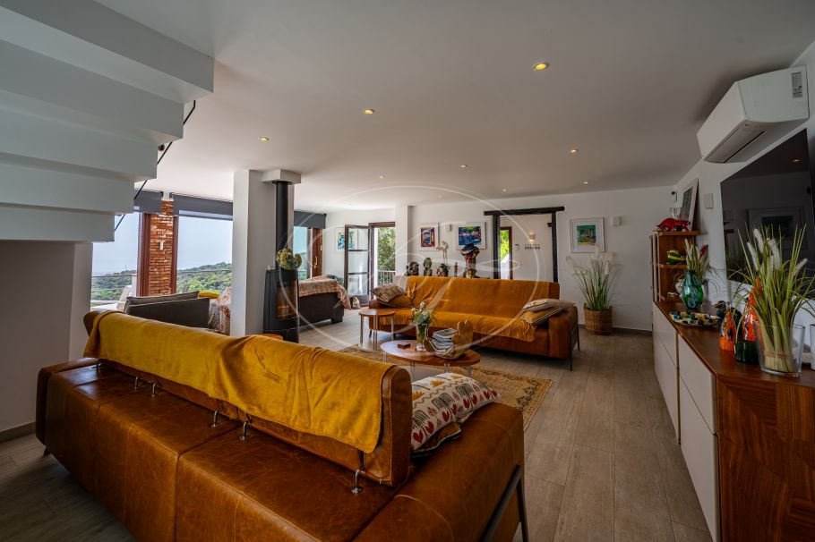 Casa de campo completamente renovada con espectaculares vistas al mar, Casares