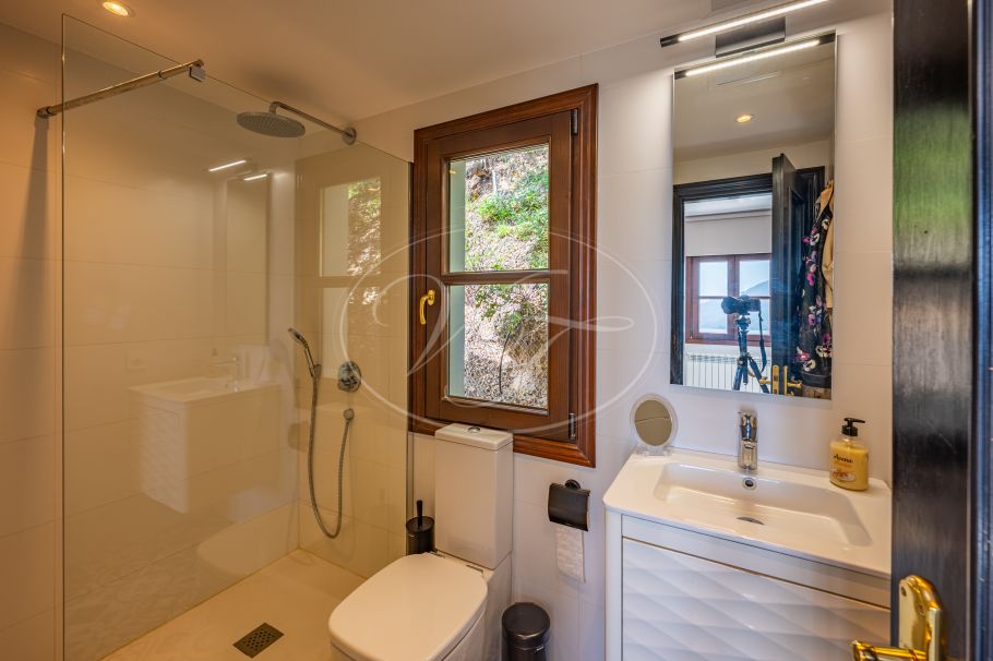 Casa de campo completamente renovada con espectaculares vistas al mar, Casares