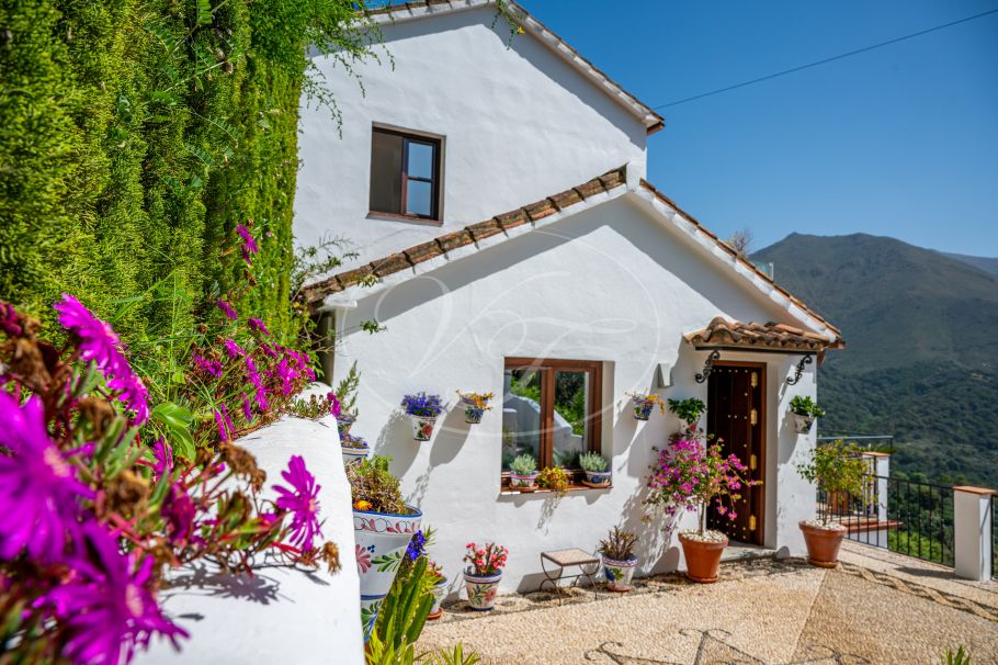 Casa de campo completamente renovada con espectaculares vistas al mar, Casares