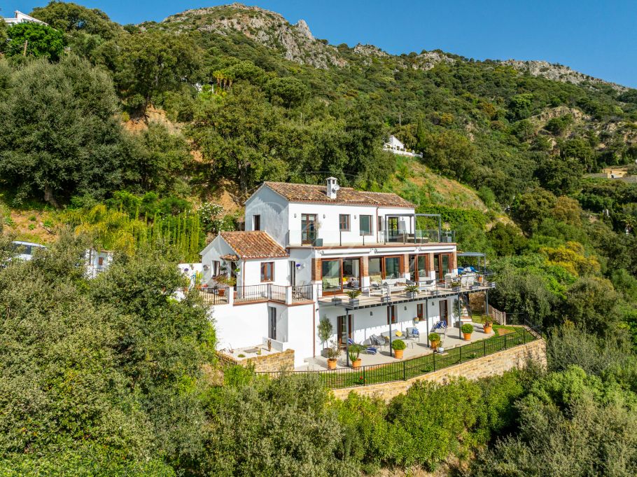 Casa de campo completamente renovada con espectaculares vistas al mar, Casares