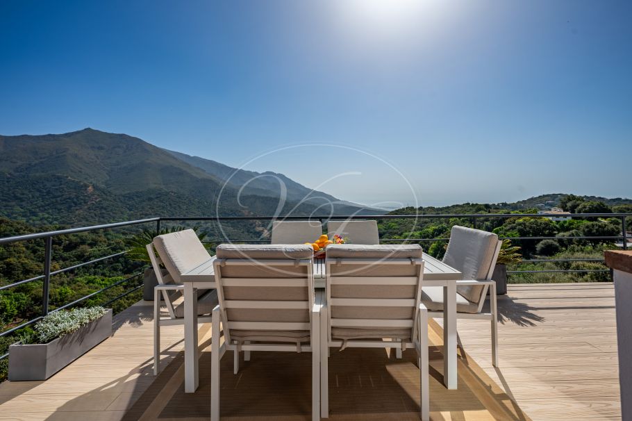Casa de campo completamente renovada con espectaculares vistas al mar, Casares
