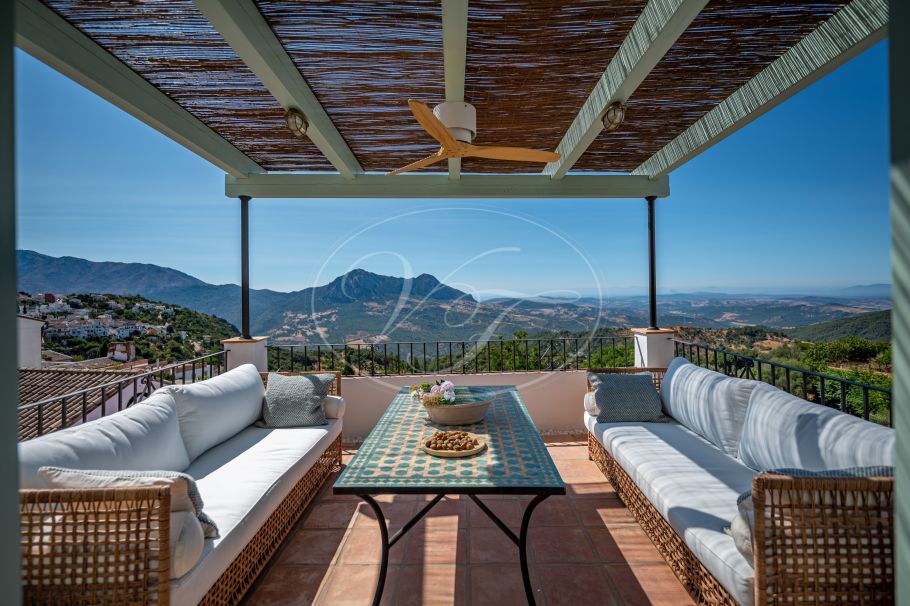 Casa adosada totalmente reformada con impresionantes vistas, Gaucin