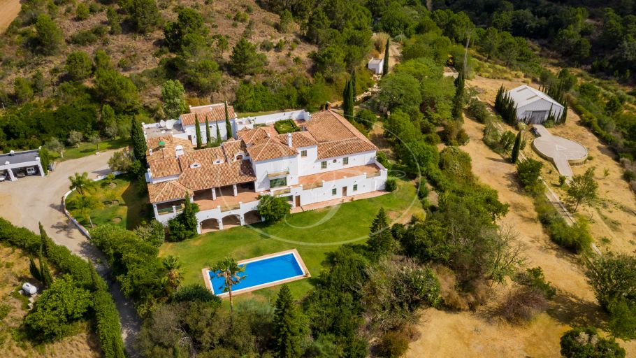 Luxuriöses spanisches Cortijo mit Gästehaus und Hubschrauberlandeplatz, Estepona