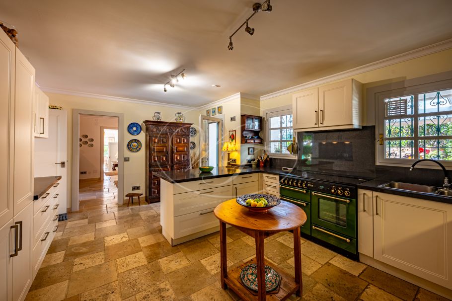 Einzigartige klassische Villa, Altos de Estepona