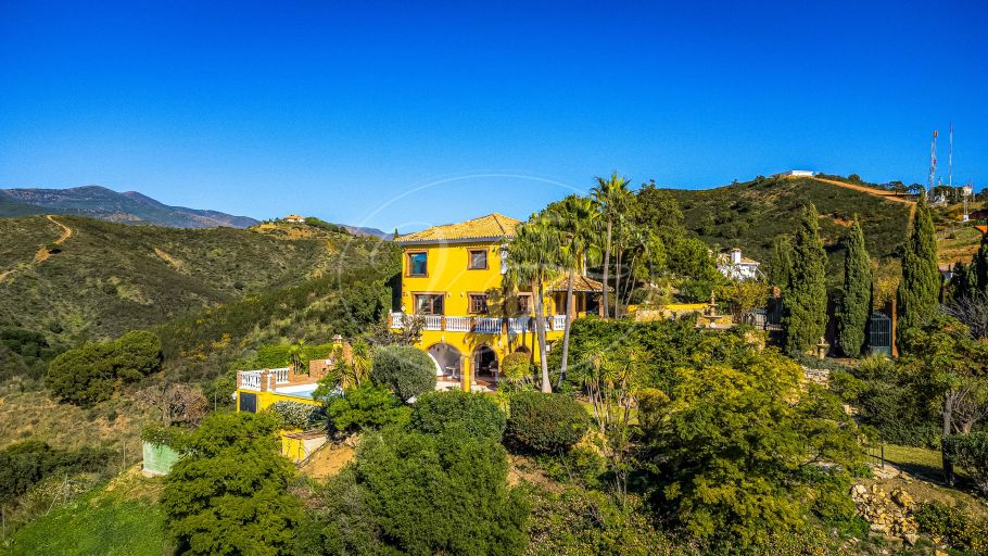 Encantadora finca rústica con vistas abiertas al mar, Estepona