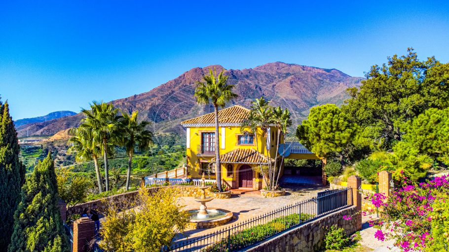 Encantadora finca rústica con vistas abiertas al mar, Estepona