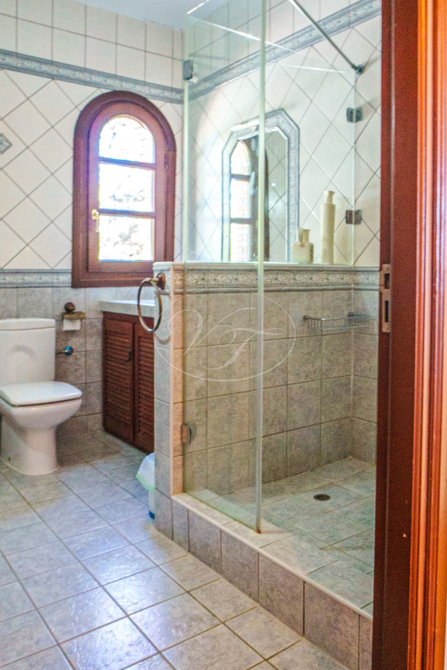 Encantadora finca rústica con vistas abiertas al mar, Estepona