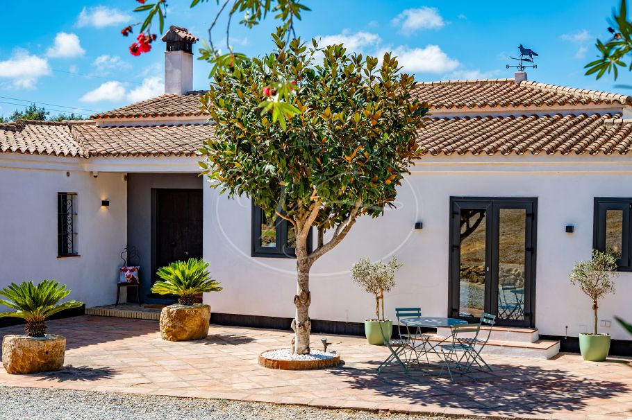 Chalet reformado con establos y amplia parcela, San Roque