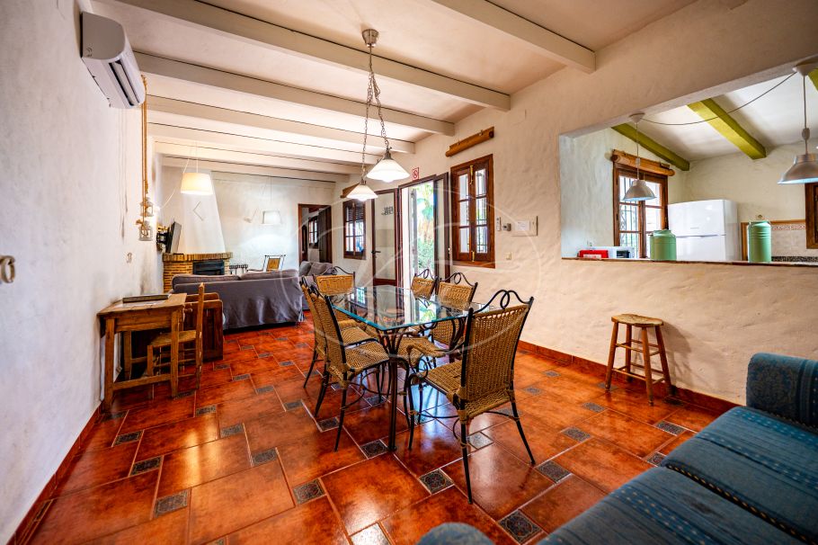 Stunning cortijo with Guest Houses and Rental Opportunity, Ronda