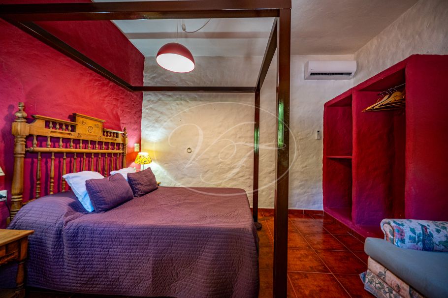 Stunning cortijo with Guest Houses and Rental Opportunity, Ronda
