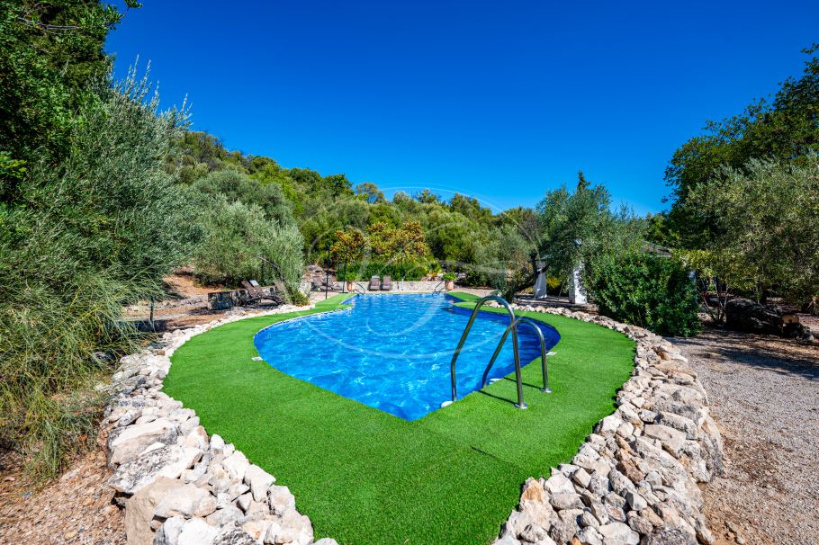 Stunning cortijo with Guest Houses and Rental Opportunity, Ronda