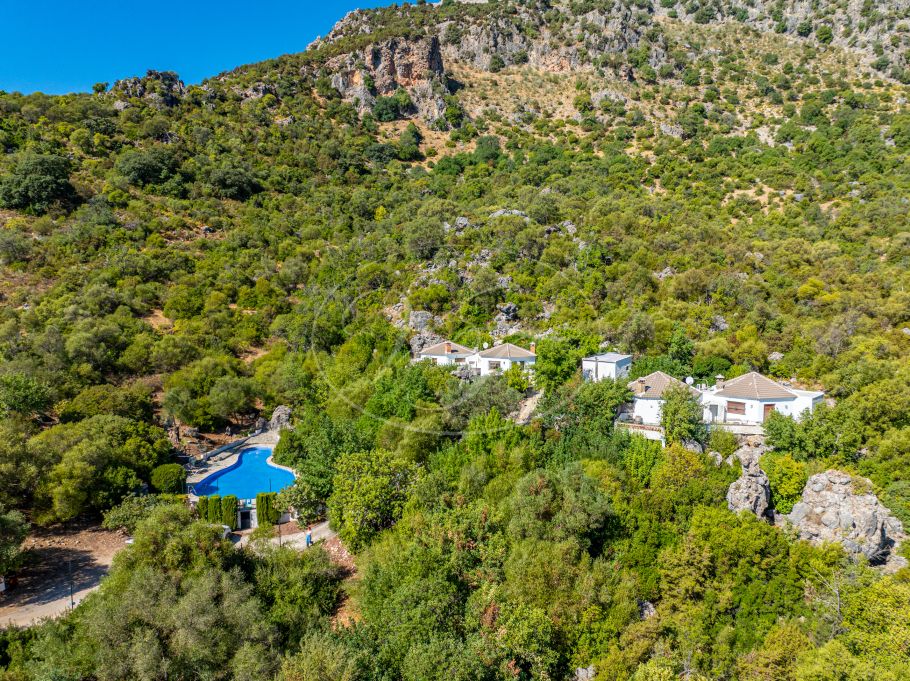 Stunning cortijo with Guest Houses and Rental Opportunity, Ronda