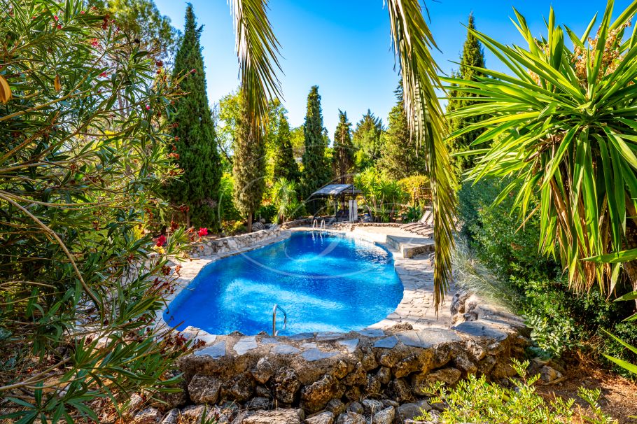 Stunning cortijo with Guest Houses and Rental Opportunity, Ronda