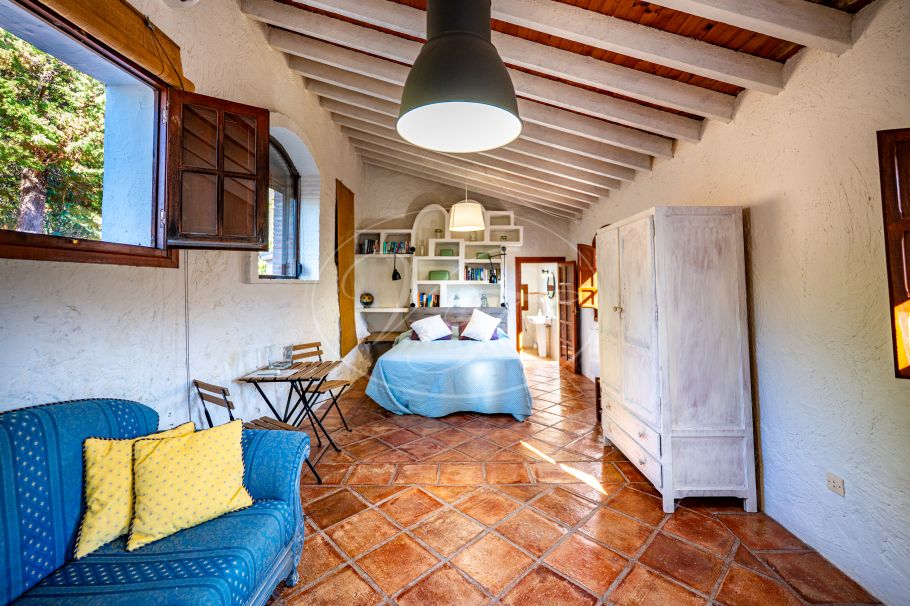 Stunning cortijo with Guest Houses and Rental Opportunity, Ronda