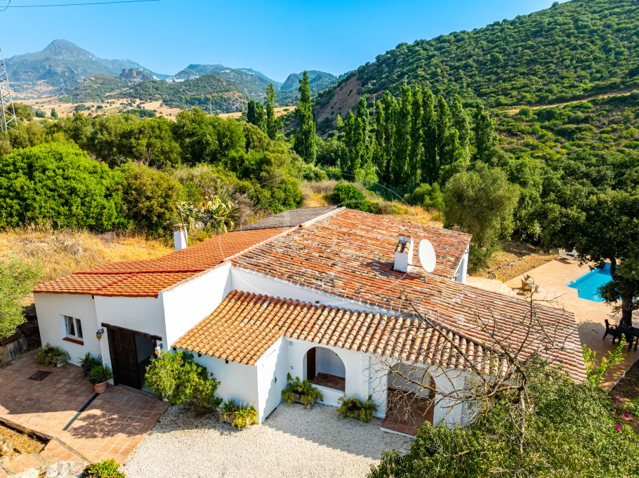 Charmante Spaanse Finca met Gastenverblijf en Schuur, Casares