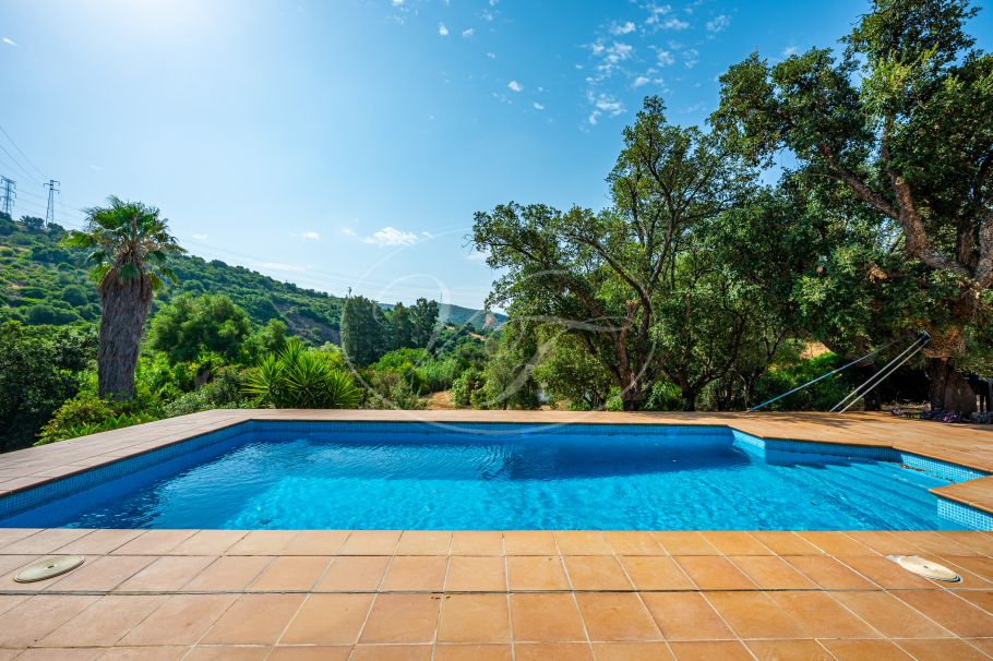Charmante Spaanse Finca met Gastenverblijf en Schuur, Casares