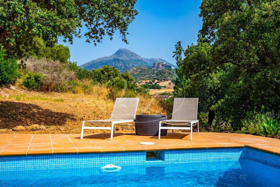 Charmante Spaanse Finca met Gastenverblijf en Schuur, Casares
