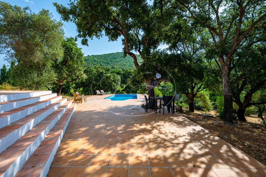 Charmante Spaanse Finca met Gastenverblijf en Schuur, Casares