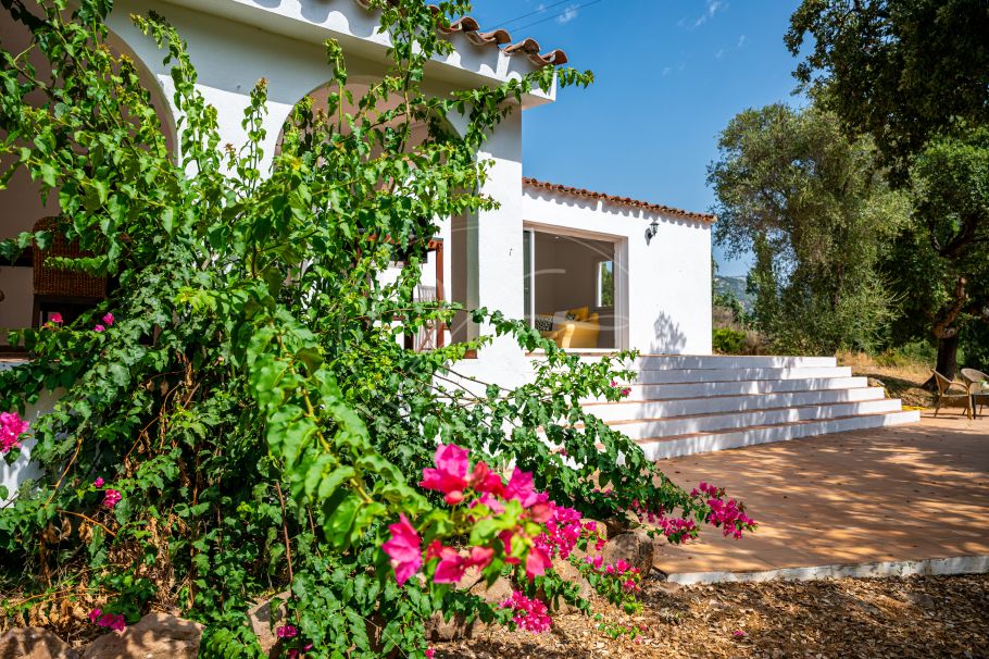 Charmante Spaanse Finca met Gastenverblijf en Schuur, Casares