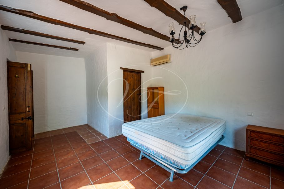 Charmante Spaanse Finca met Gastenverblijf en Schuur, Casares