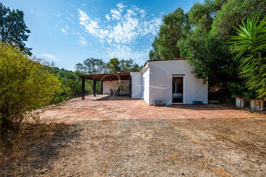 Charmante Spaanse Finca met Gastenverblijf en Schuur, Casares